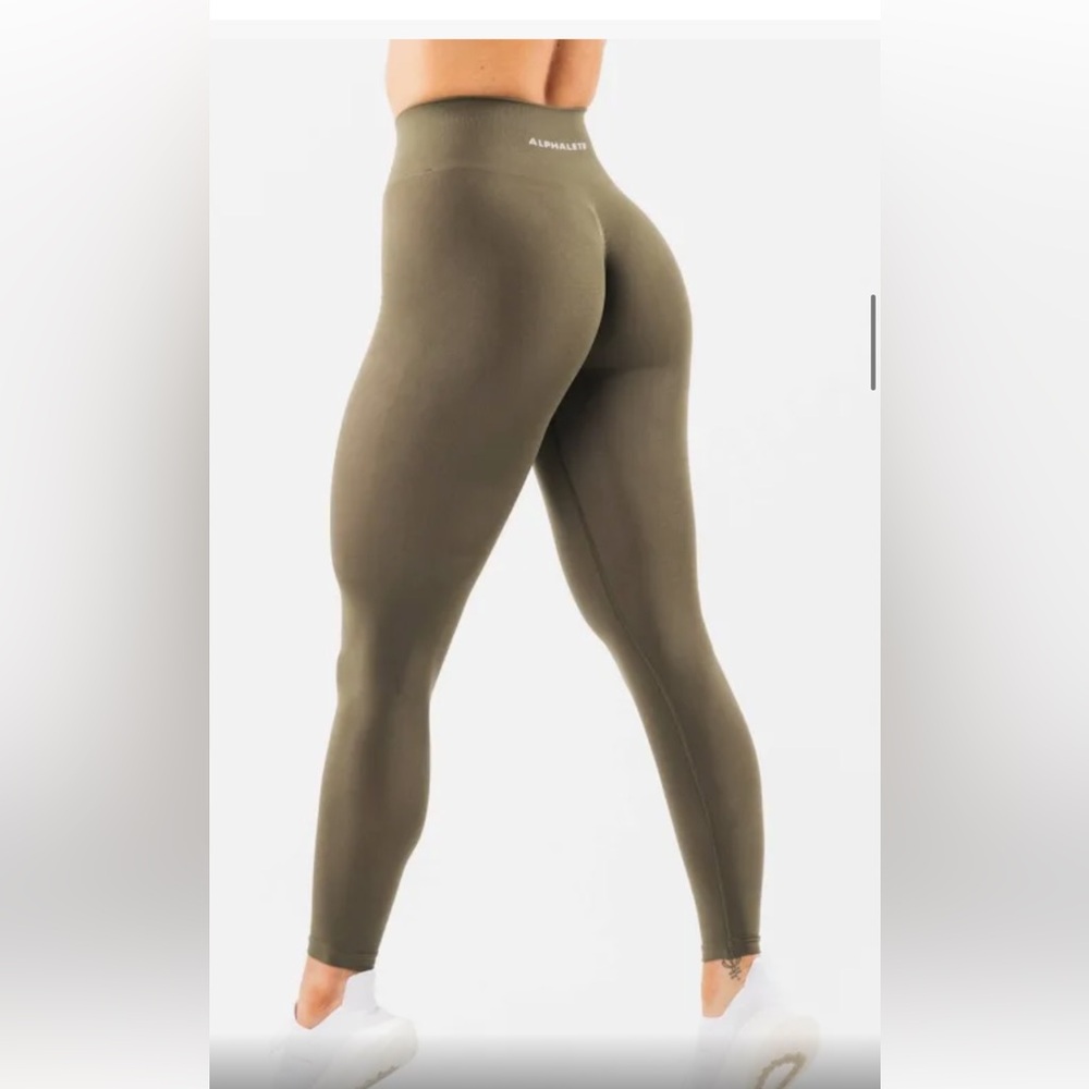 Alphalete Oak Amplify Leggings. small